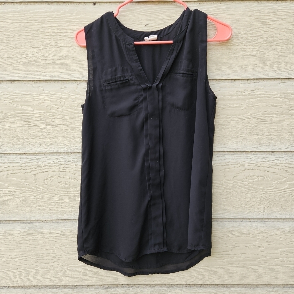 Japna black sleeveless v-neck blouse medium